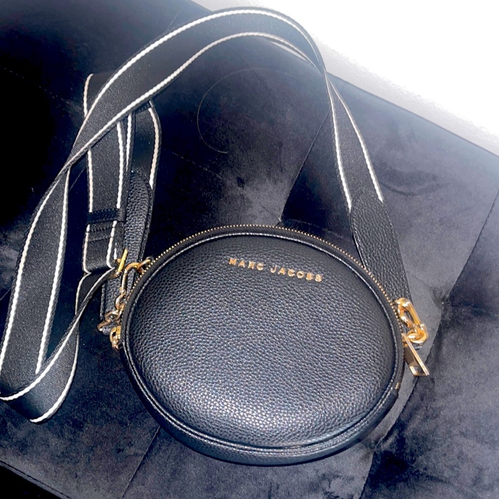 Marc Jacobs adjustable strap cross body bag double zippers